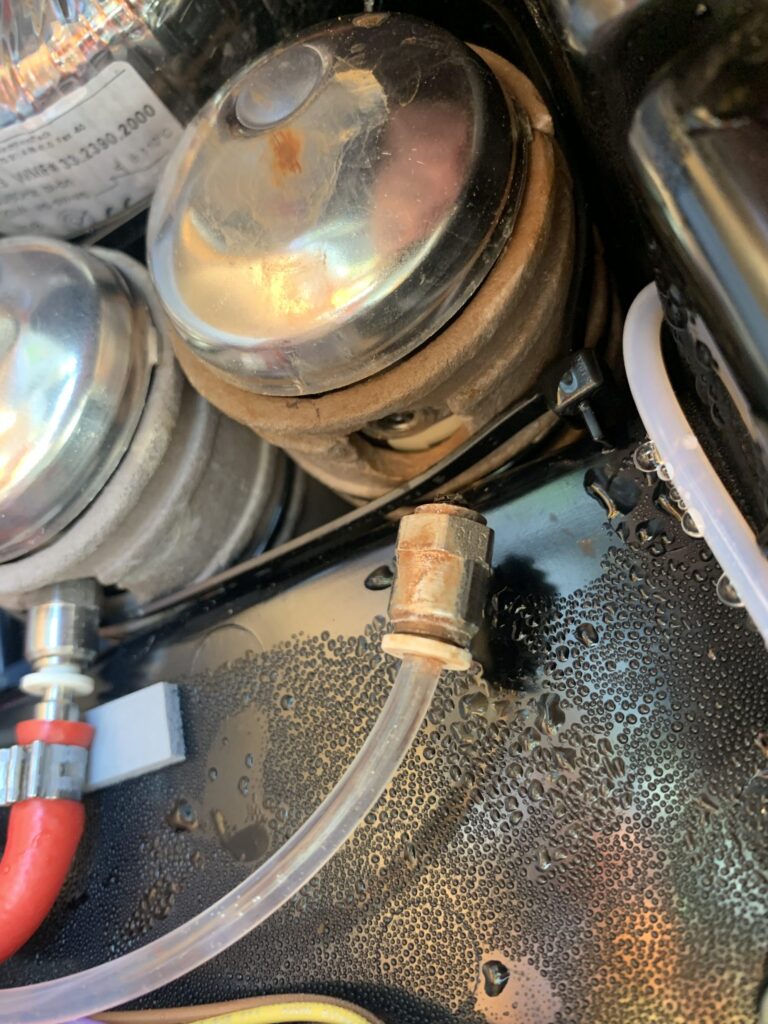 Afgescheurde boilerkoppeling van een Schaerer Coffee Joy